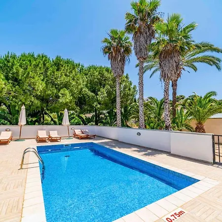 Santa Maria Villa
